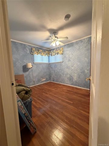 318 W 21st Street, Deer Park, NY 11729