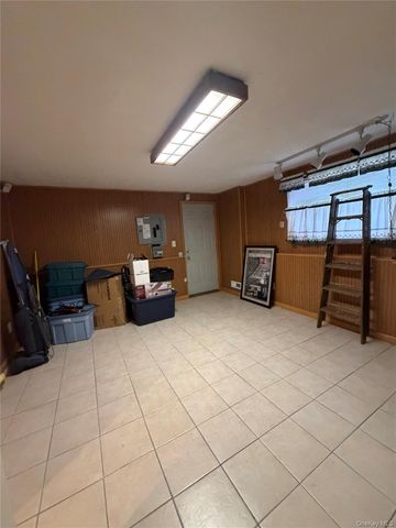 318 W 21st Street, Deer Park, NY 11729