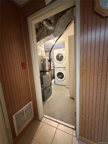 318 W 21st Street, Deer Park, NY 11729