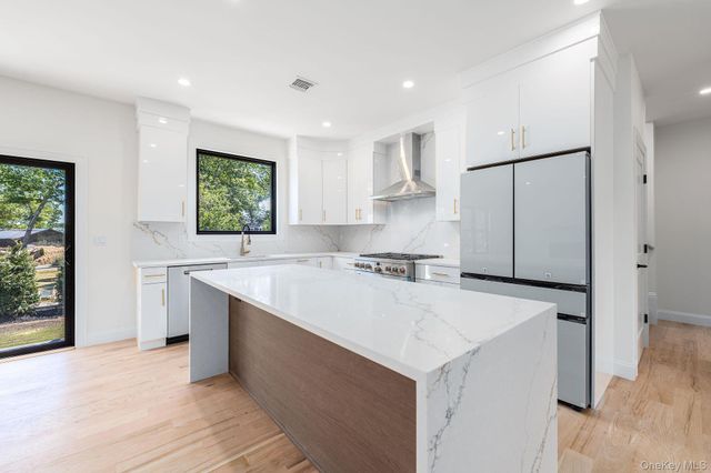1700 Smith Drive S, Southold, NY 11971