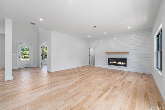 1700 Smith Drive S, Southold, NY 11971