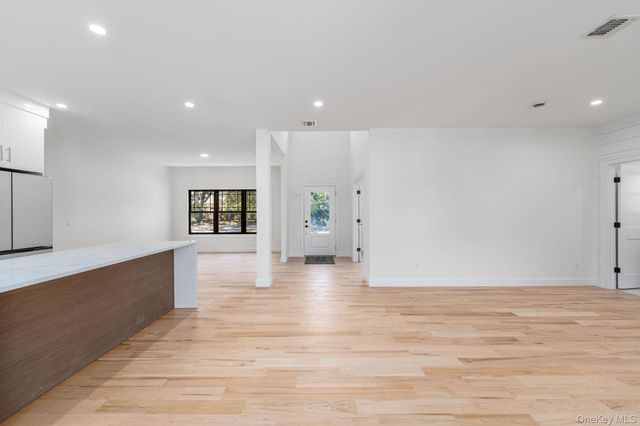 1700 Smith Drive S, Southold, NY 11971
