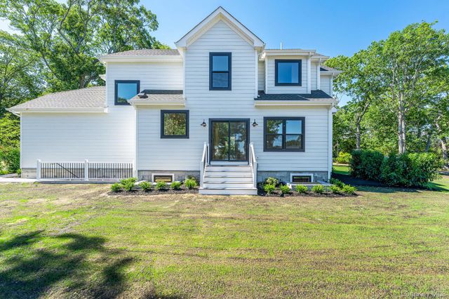 1700 Smith Drive S, Southold, NY 11971