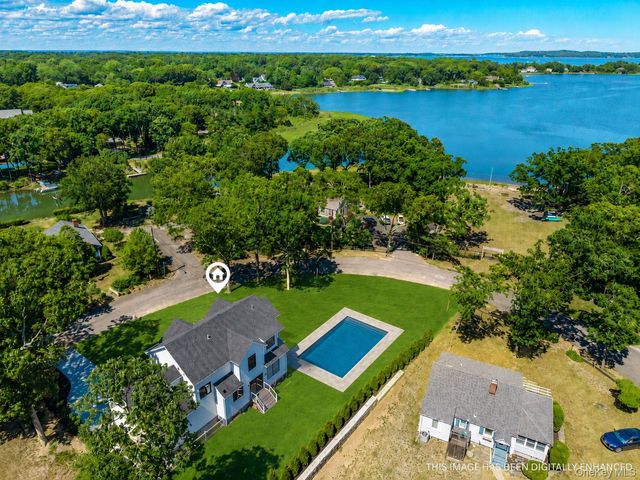 1700 Smith Drive S, Southold, NY 11971
