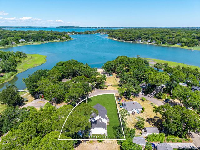 1700 Smith Drive S, Southold, NY 11971