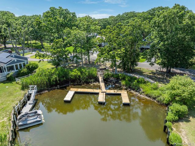 1700 Smith Drive S, Southold, NY 11971