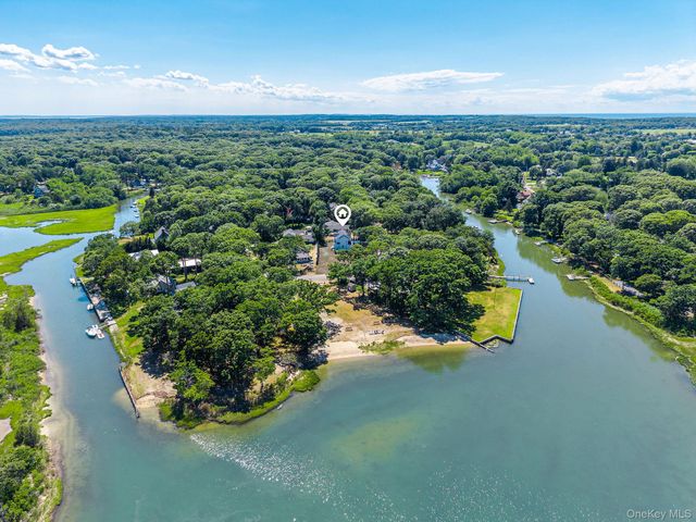 1700 Smith Drive S, Southold, NY 11971