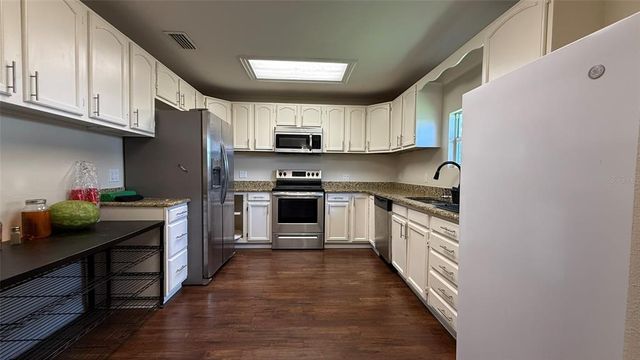 5527 9TH STREET, Zephyrhills, FL 33542