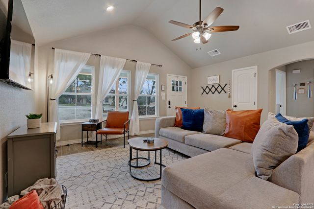 652 CANYON BEND, Canyon Lake, TX 78133