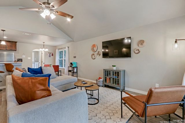 652 CANYON BEND, Canyon Lake, TX 78133