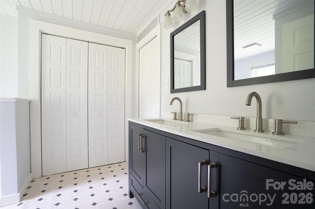 250 Oakdale Street, Brevard, NC 28712