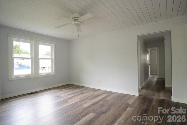 250 Oakdale Street, Brevard, NC 28712