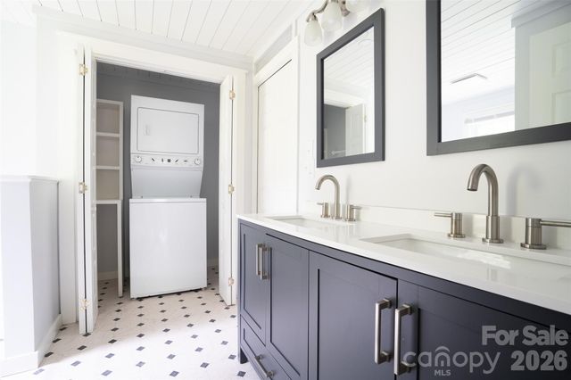 250 Oakdale Street, Brevard, NC 28712