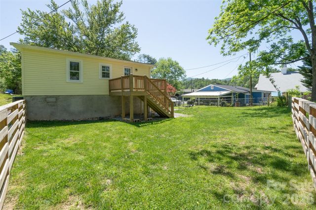 250 Oakdale Street, Brevard, NC 28712