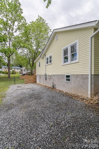 250 Oakdale Street, Brevard, NC 28712