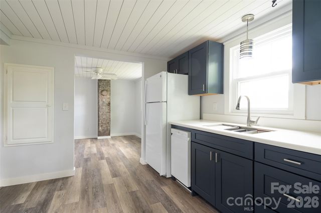 250 Oakdale Street, Brevard, NC 28712