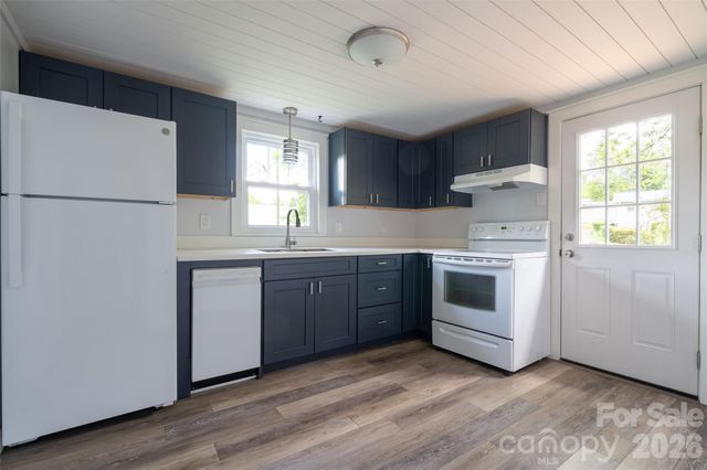 250 Oakdale Street, Brevard, NC 28712