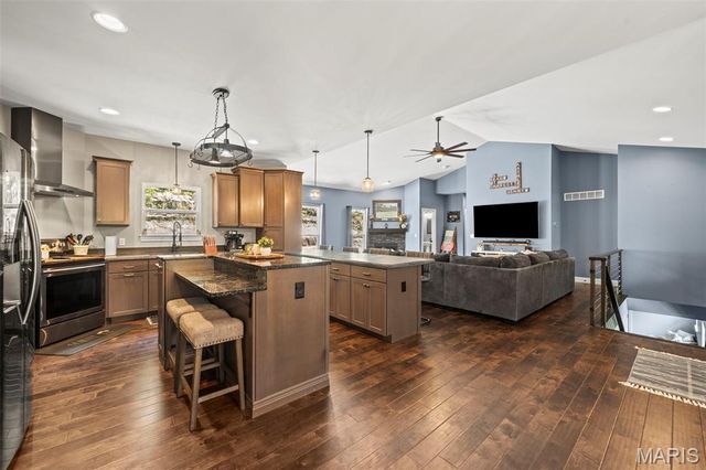 7 Seclusion Woods, Festus, MO 63028