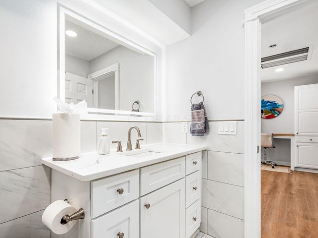 8610 Craigston Court, Dublin, OH 43017