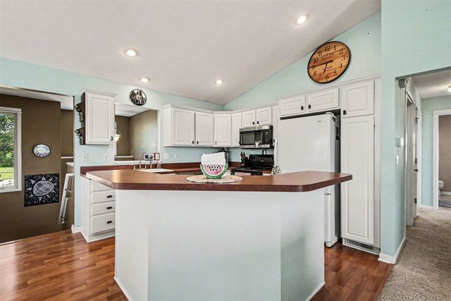 10264 Summerwood Drive, Zeeland, MI 49464