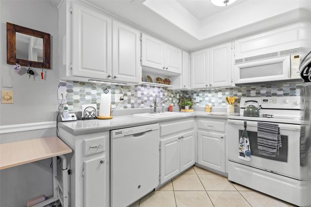 1227 QUEEN ANNE DRIVE A, Palm Harbor, FL 34684