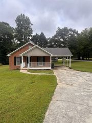 1149 Granite Lane, Loganville, GA 30052