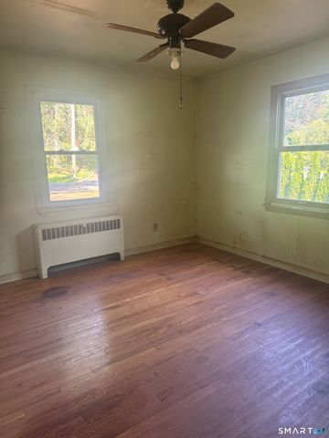 225 Winnepoge Drive, Fairfield, CT 06825