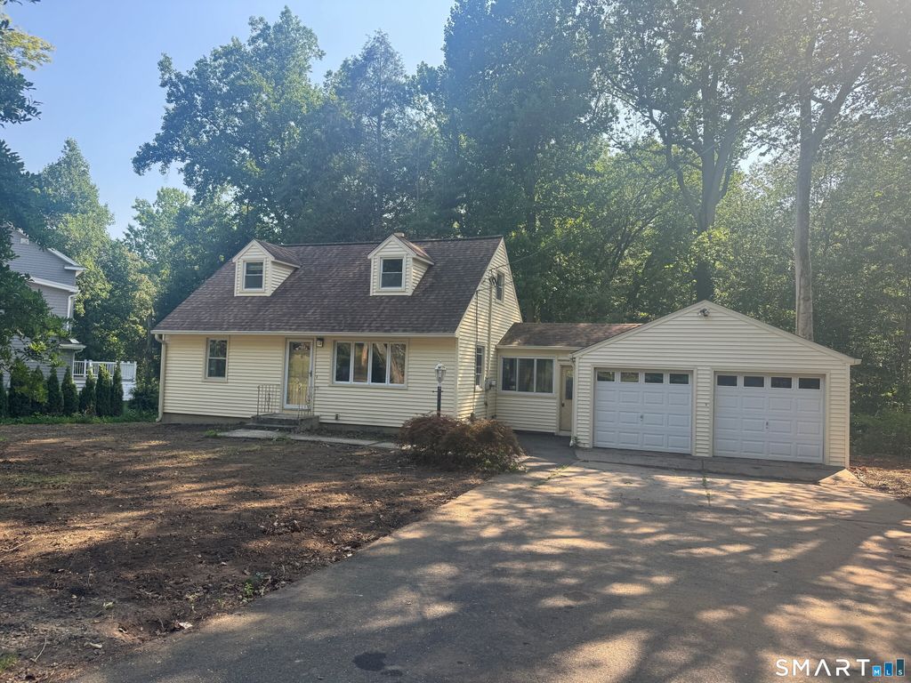 225 Winnepoge Drive, Fairfield, CT 06825