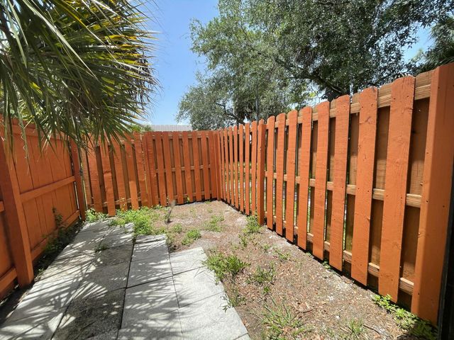 1852 My Place, West Palm Beach, FL 33417