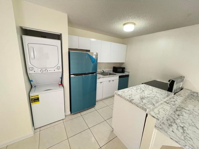 1852 My Place, West Palm Beach, FL 33417