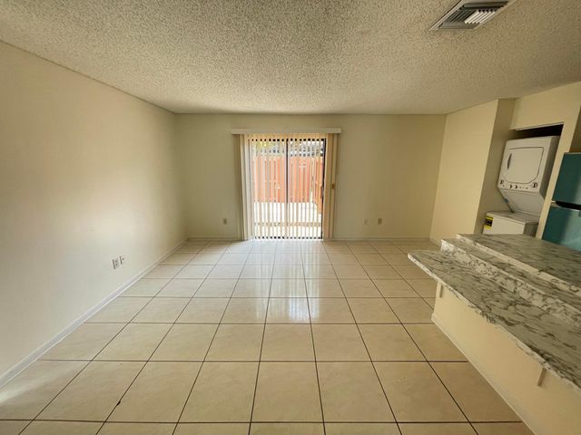 1852 My Place, West Palm Beach, FL 33417