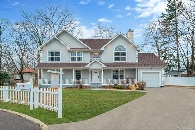 6 Denmark Court, Huntington, NY 11743