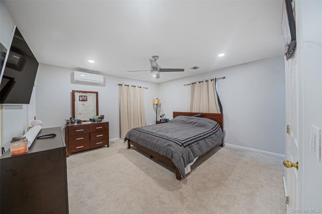 6 Denmark Court, Huntington, NY 11743