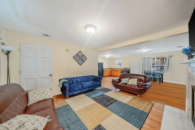 6 Denmark Court, Huntington, NY 11743