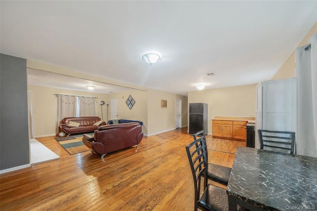 6 Denmark Court, Huntington, NY 11743