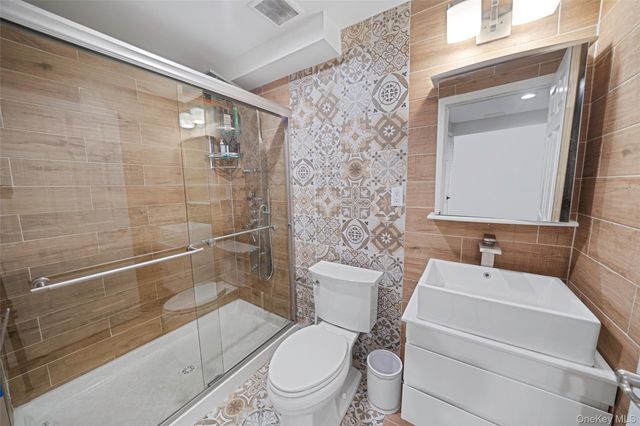 6 Denmark Court, Huntington, NY 11743