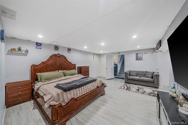 6 Denmark Court, Huntington, NY 11743