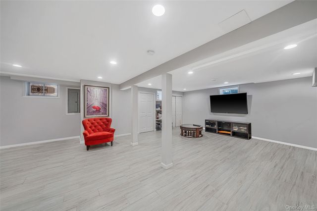 6 Denmark Court, Huntington, NY 11743