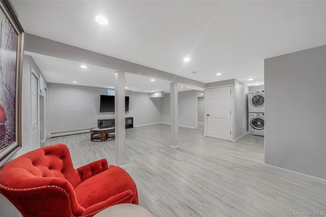 6 Denmark Court, Huntington, NY 11743