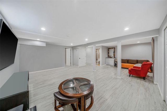 6 Denmark Court, Huntington, NY 11743