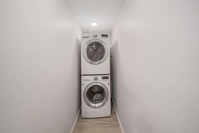 6 Denmark Court, Huntington, NY 11743