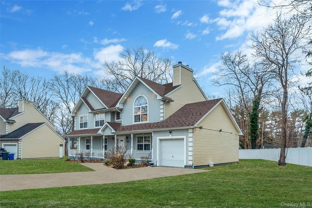 6 Denmark Court, Huntington, NY 11743