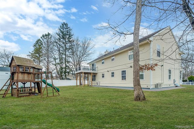 6 Denmark Court, Huntington, NY 11743