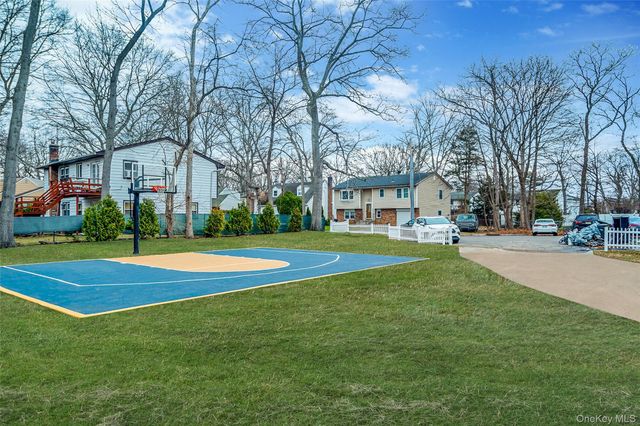 6 Denmark Court, Huntington, NY 11743