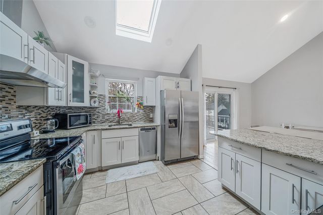 6 Denmark Court, Huntington, NY 11743