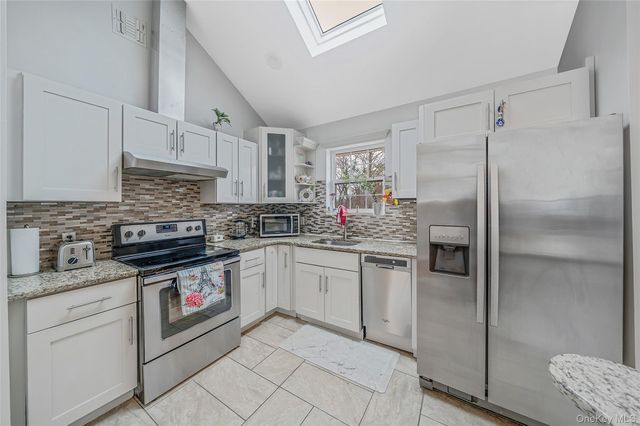 6 Denmark Court, Huntington, NY 11743