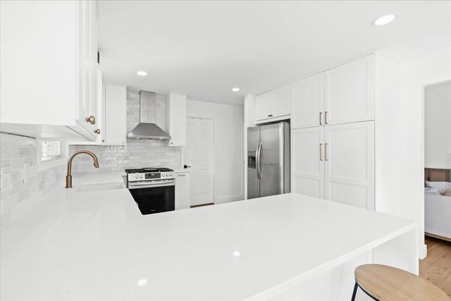 1040 Wildwood Lane, Canton, MI 48188