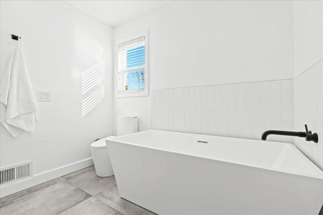 1040 Wildwood Lane, Canton, MI 48188