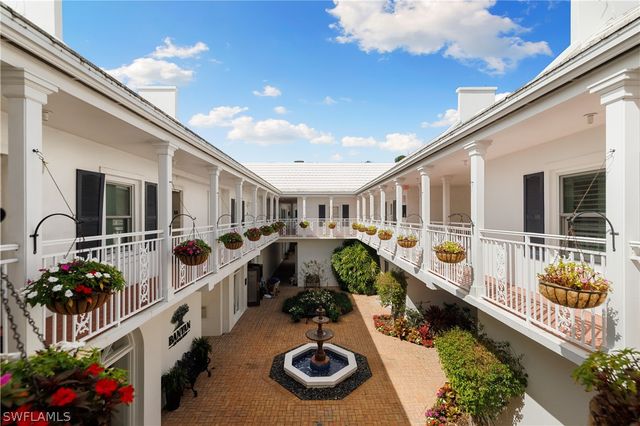 292 14th AVE S A, Naples, FL 34102