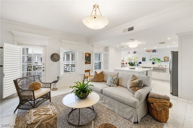 292 14th AVE S A, Naples, FL 34102